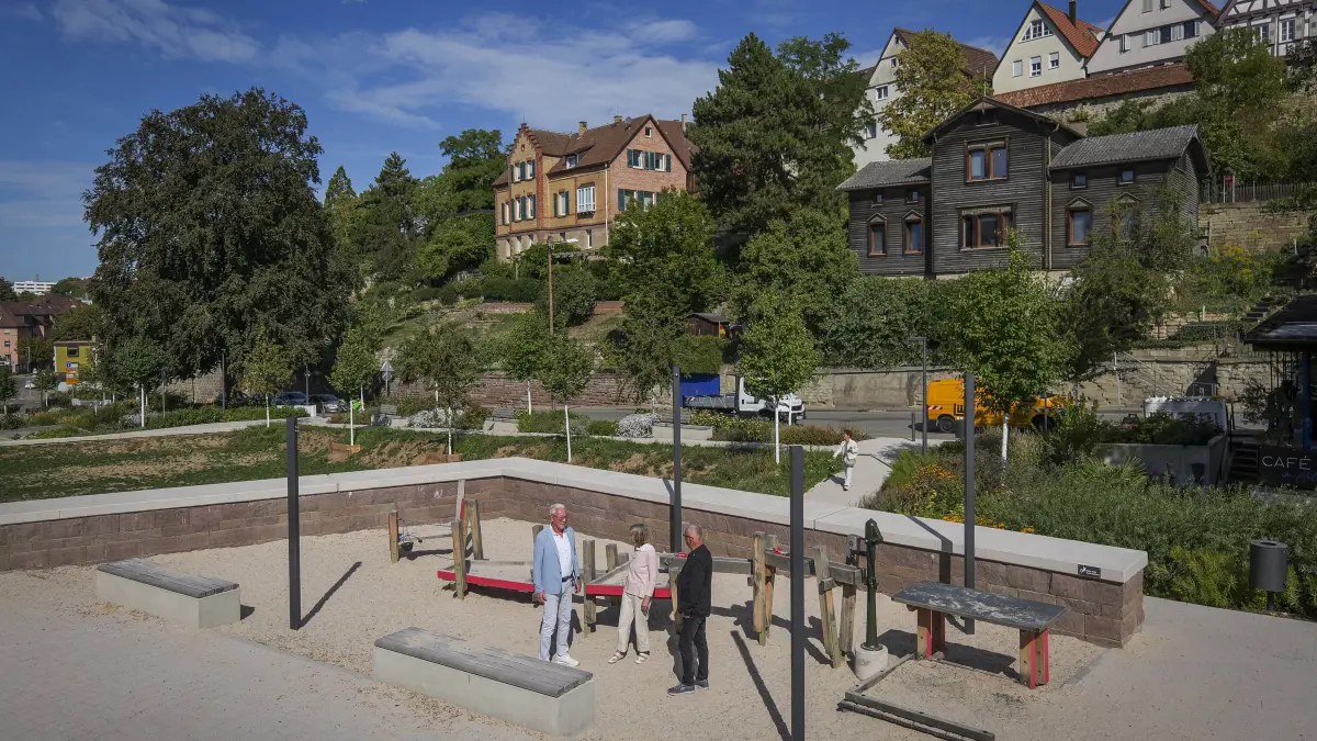 Sommergespräch 2026: Leonberg - Sommergepräch 2026 mit SPD im Stadtgarten. Im Bild v l n r: Ottmar Pfitzenmaier , Christa Weiß , Redaktionleiter der Leonberger Kreiszeitung Thomas Slotwinski