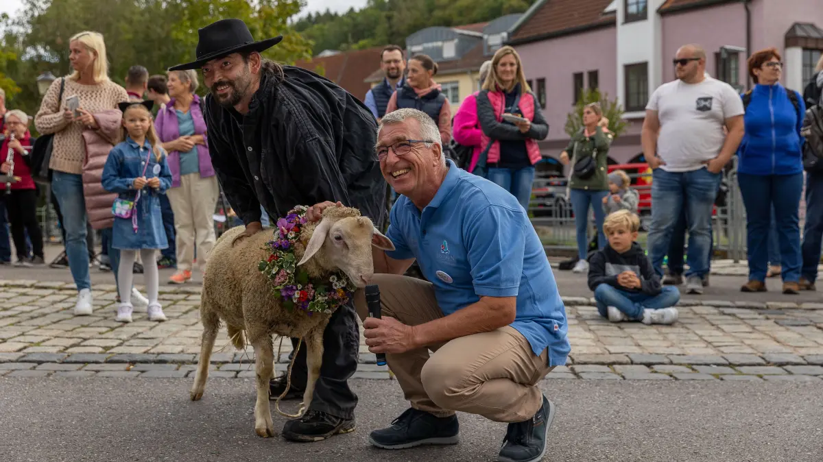 Aidlingen - Heckengäutag mit Hopfenzopfen ab 15 Uhr und Hammellauf ab 17 Uhr und Bauernmarkt, 10.09.2022,
Foto: DROFITSCH/EIBNER