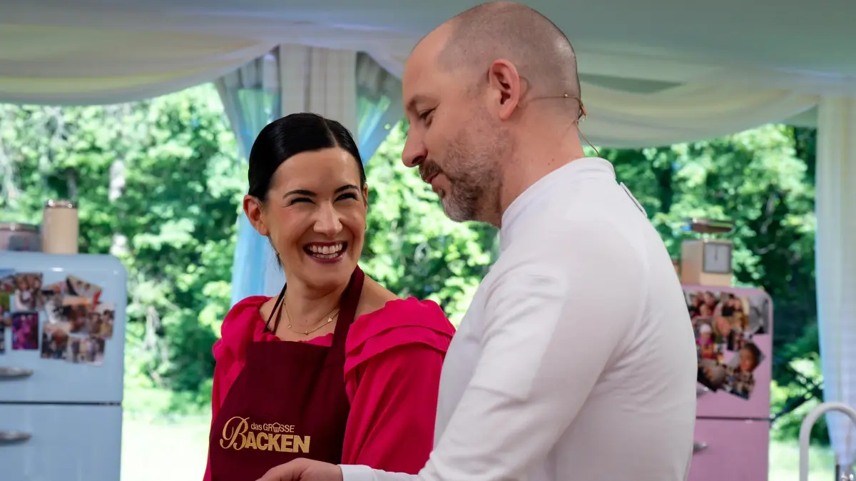 Kandidatin Bianca (l.) und Juror Christian Hümbs (r.) sind auch in Folge 7 wieder dabei.