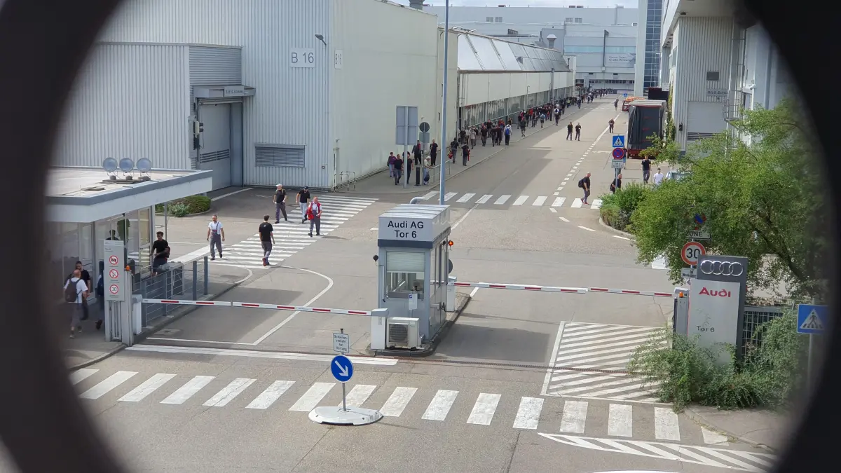 Schichtwechsel bei Audi in Neckarsulm. Viele sind verunsichert.