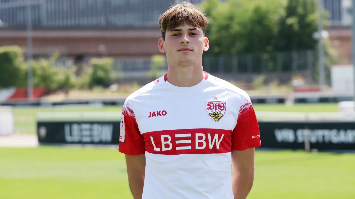 BAU// Stuttgart , Matthaios Tsigkas; VfB Stuttgart II ; 3.Liga; Porträttermin 2026/2027,