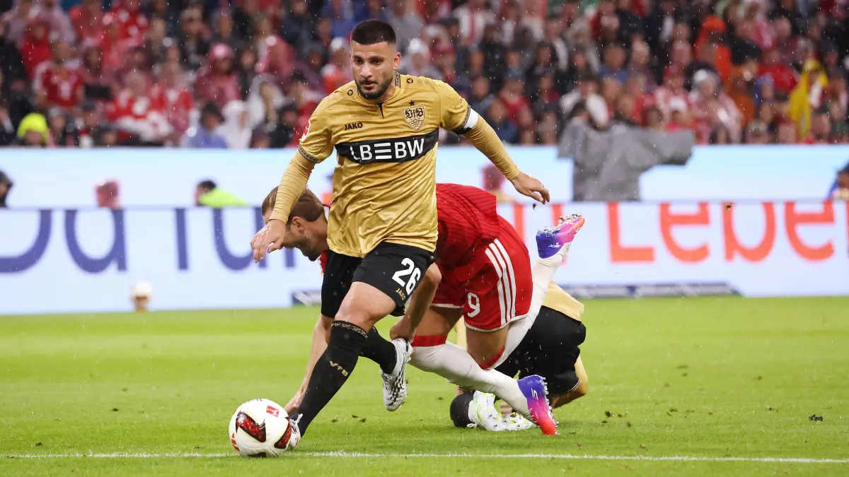 BAU // 2026.08.28, Deutschland, Bayern Fußball FC Bayern München vs. VfB Stuttgart, Deniz Undav (VfB, vorn) mit Kapitänsbinde, Harry Kane (Bayern, hinten)
Gemäß den Vorgaben der DFL Deutsche Fußball Liga ist es untersagt,
in dem Stadion und/oder vom Spiel angefertigte Fotoaufnahmen in Form von Sequenzbildern
und/oder videoähnlichen Fotostrecken zu verwerten bzw. verwerten zu lassen.
DFL, DFB regulations prohibit any use of photographs as image sequences and/or quasi-video.