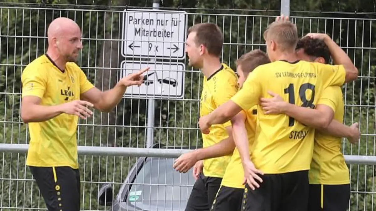 Fußball, Landesliga, SV Leonberg/Eltingen, Patrik Hofmann (li.)