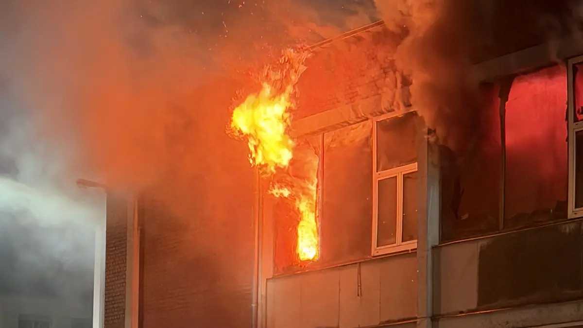 Brand in Ulm - Lagerhalle in der Magirusstraße steht am Mittwochabend, 2.9., in Flammen.