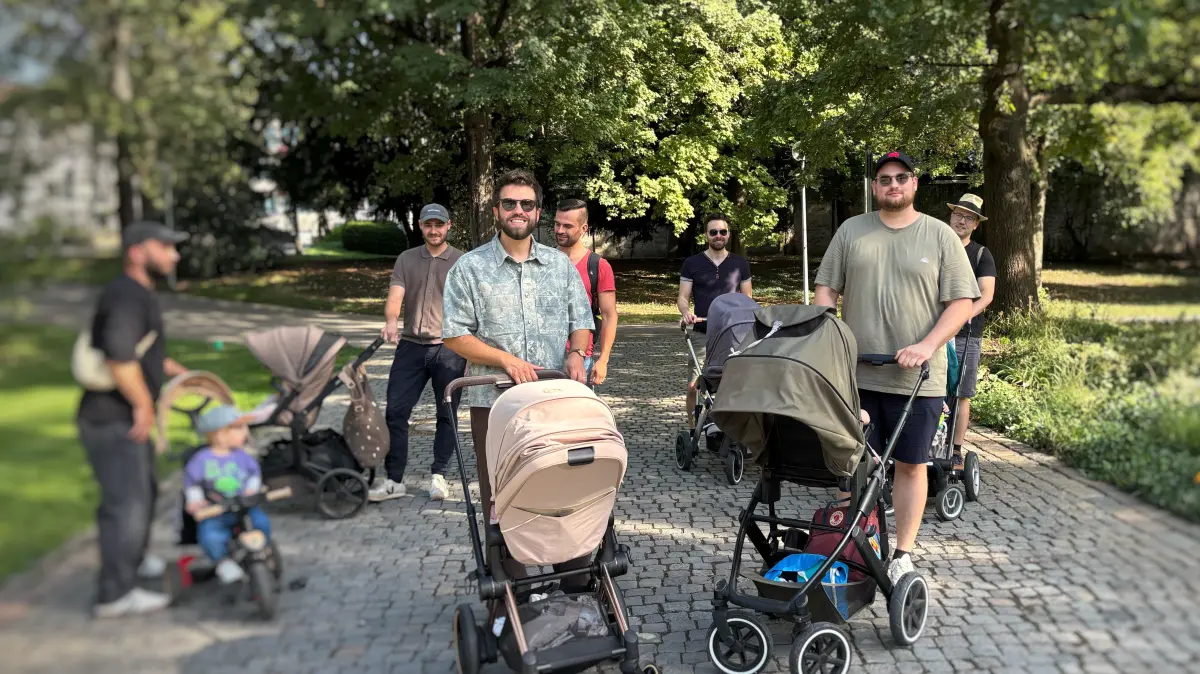 Jan Großmann (Mitte) trifft sich mit anderen Vätern für den Dad-Walk.
