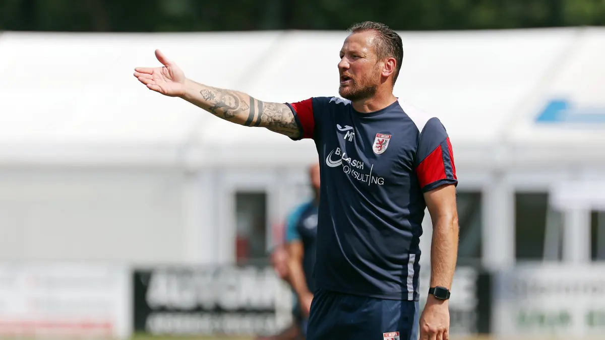 15.08.2026, xovx, Fußball Hessenliga, FC Gießen - SC 1960 Hanau Trainer Michael Fink FC Gießen Gießen Waldstadion Hessen Deutschland DE *** August 15, 2026, xovx, Hessenliga Soccer, FC Gießen vs. SC 1960 Hanau Coach Michael Fink FC Gießen Gießen Waldstadion Hesse Germany DE