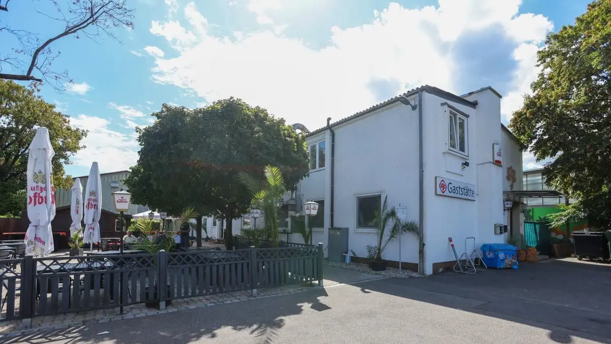 Die etwas versteckt liegende SSC-Gaststätte mit Biergarten.