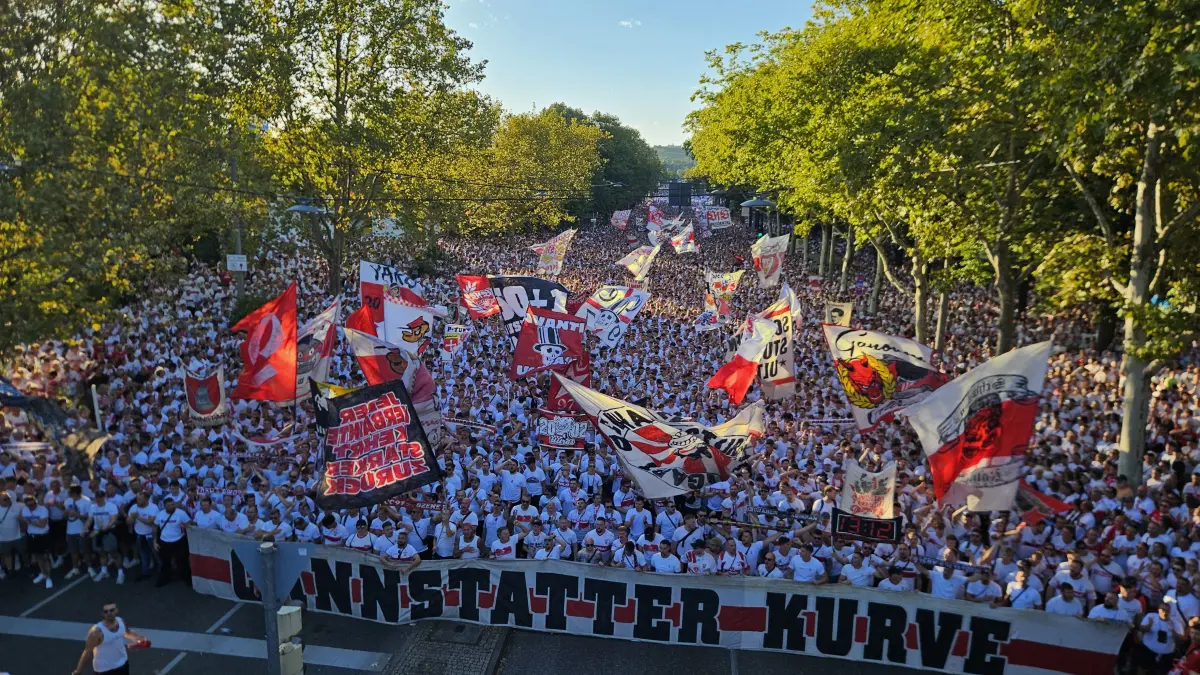 VfB Stuttgart vs. 1. FC Köln: Cannstatt Caravan - | Tens of thousands of ...