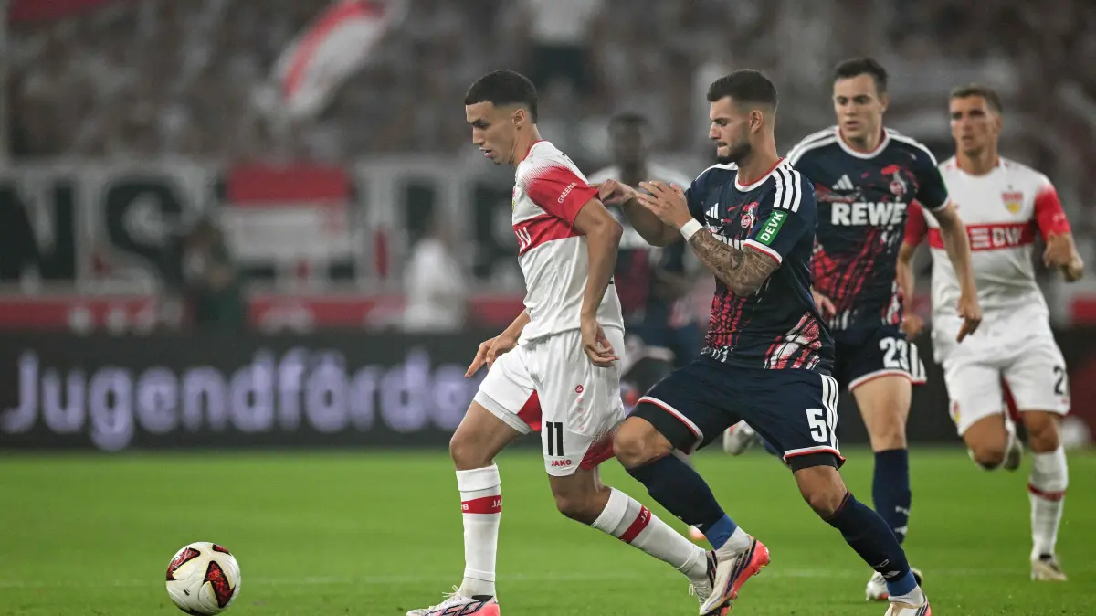FBL-GER-BUNDESLIGA-STUTTGART-COLOGNE: Stuttgart's Moroccan forward #11 Bilal El Khannouss (L) and FC Cologne's German midfielder #05 Tom Krauss vie for the ball during the German first division Bundesliga football match between VfB Stuttgart and FC Cologne in Stuttgart, south-western Germany on September 4, 2026. (Photo by THOMAS KIENZLE / AFP) / DFL REGULATIONS PROHIBIT ANY USE OF PHOTOGRAPHS AS IMAGE SEQUENCES AND/OR QUASI-VIDEO