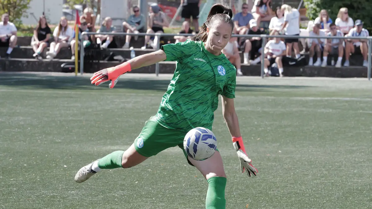 Fußball, Fussball, Frauen Regionalliga Süd, SV Stuttgarter Kickers - SC Freiburg II: Fußball, Fussball, Frauen Regionalliga Süd, SV Stuttgarter Kickers - SC Freiburg II
Nr.34 (S): Nadine Steiner - grün
Fotograf: Günter E. Bergmann - Photography
Aufnahmedatum: 06.09.2026