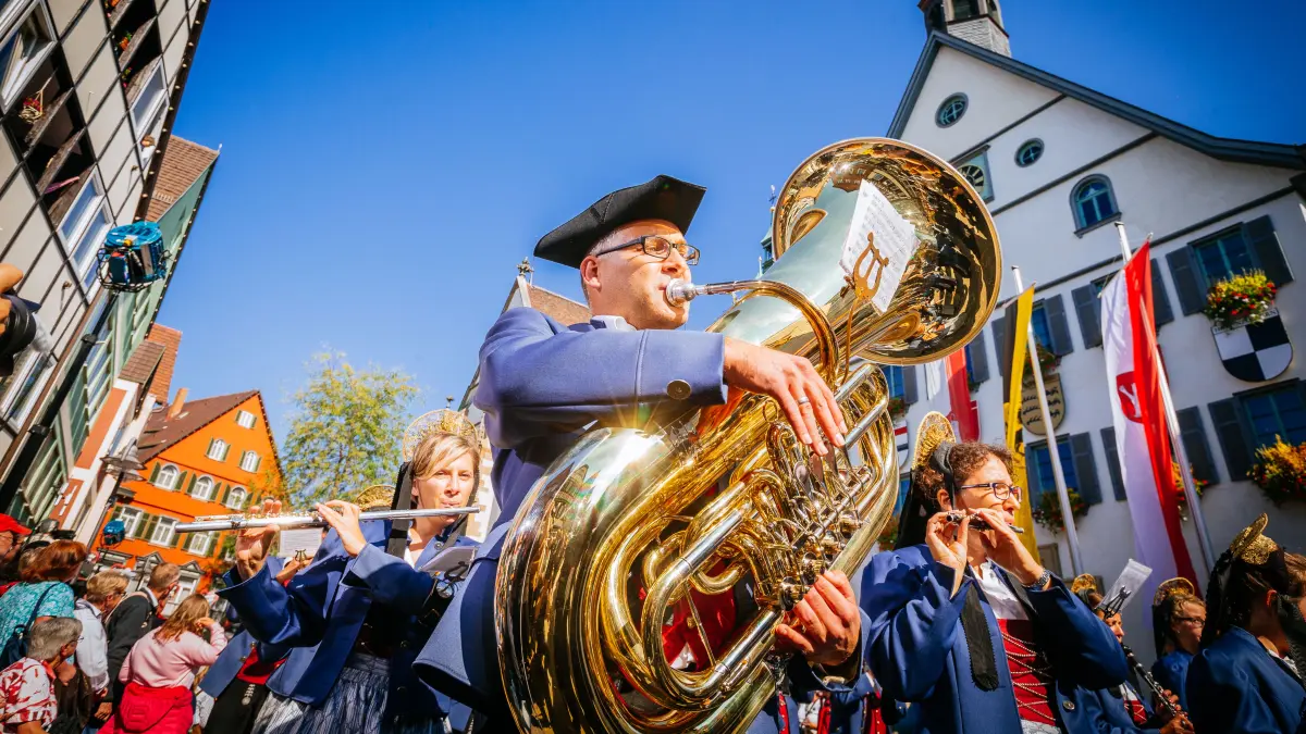 Am Sonntag, 27. September, startet der Umzug zum 179. Cannstatter Volksfest. Er führt wieder durch die Marktstraße am historischen Rathaus vorbei.
