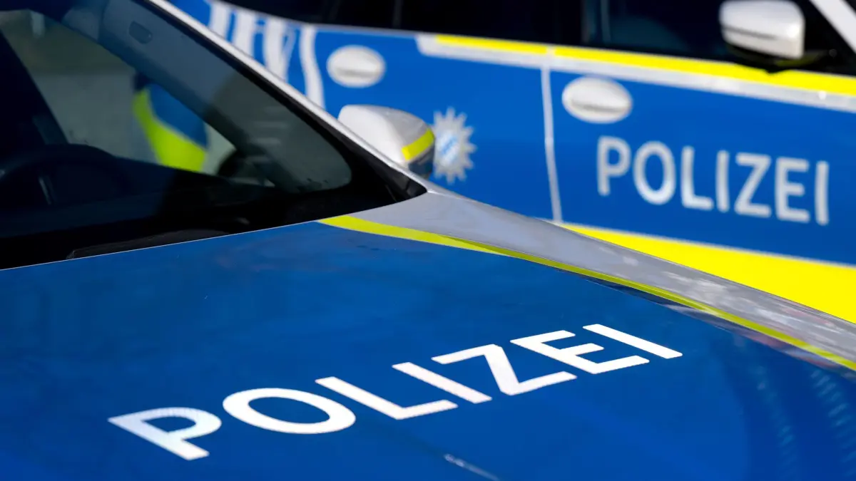 Stuttgarter Polizei sucht Zeugen: 19-Jähriger in Parkhaus niedergeschlagen ...
