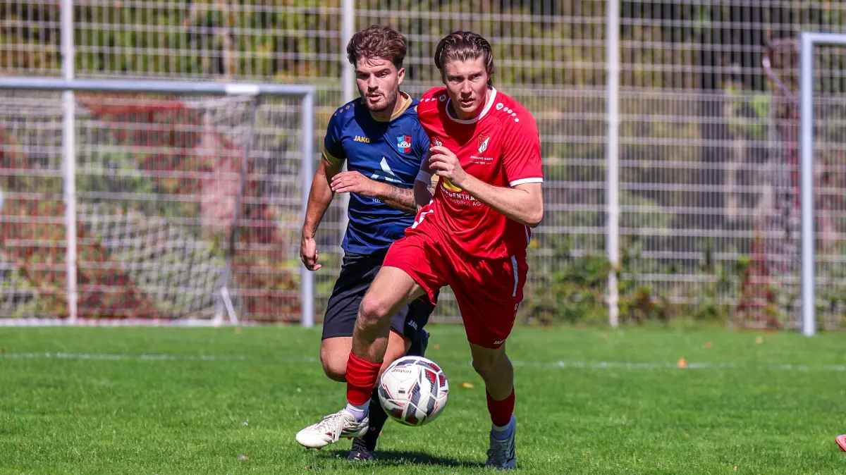 Fußball, Kreisliga A, TV Oeffingen II - F.C.Kosova Kernen, Elias Lehmann (vorn)
