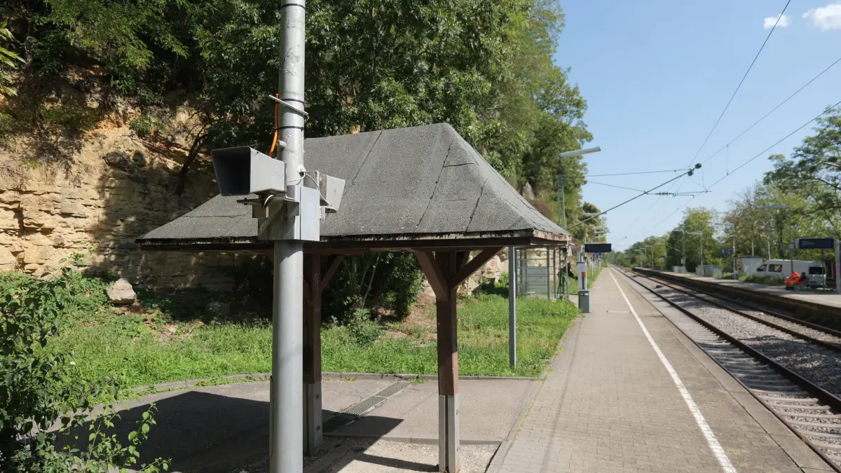 Uhren: Leonberg Höfingen - Weitere Fälle von geklauten Bahnhofsuhren... nicht nur in Leonberg-Höfingen (hier im Bild