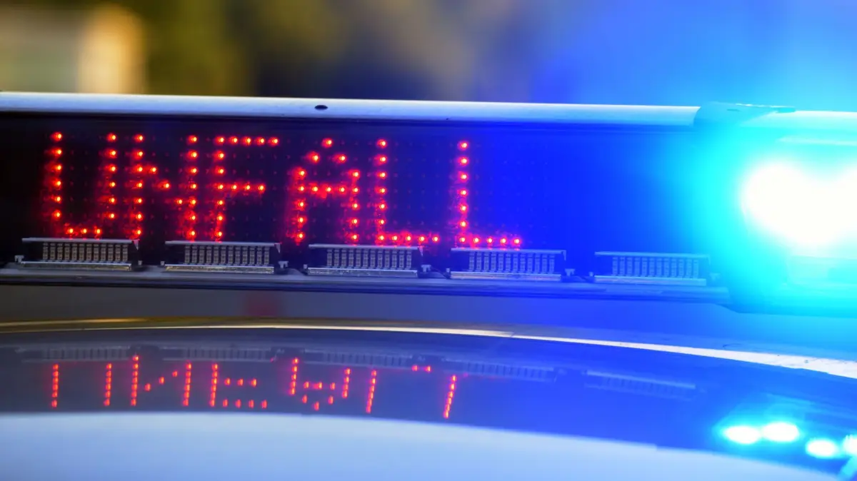 Symbolbild - Polizei sichert Unfallstelle