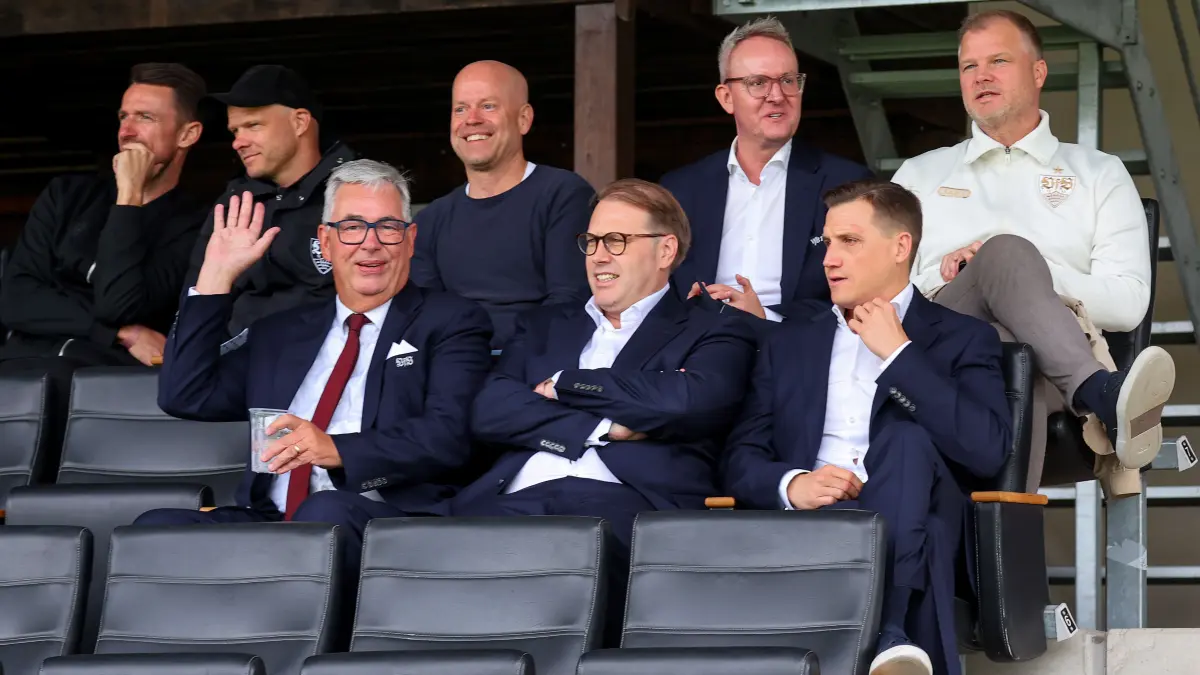 BAU // 09.09.2026, Stuttgart, Fußball Champions League, Saison 2026/2027,
VfB Stuttgart U19 vs. Viking U19, v.l. VfB Präsident Dietmar Allgaier, Stefan Jung, Vizepräsident Andreas Grupp, hinten v.l. Sportdirektor Christian Gentner, ?, ?, Vorstand Alexander Wehrle, Vorstand Sport Fabian Wohlgemuth