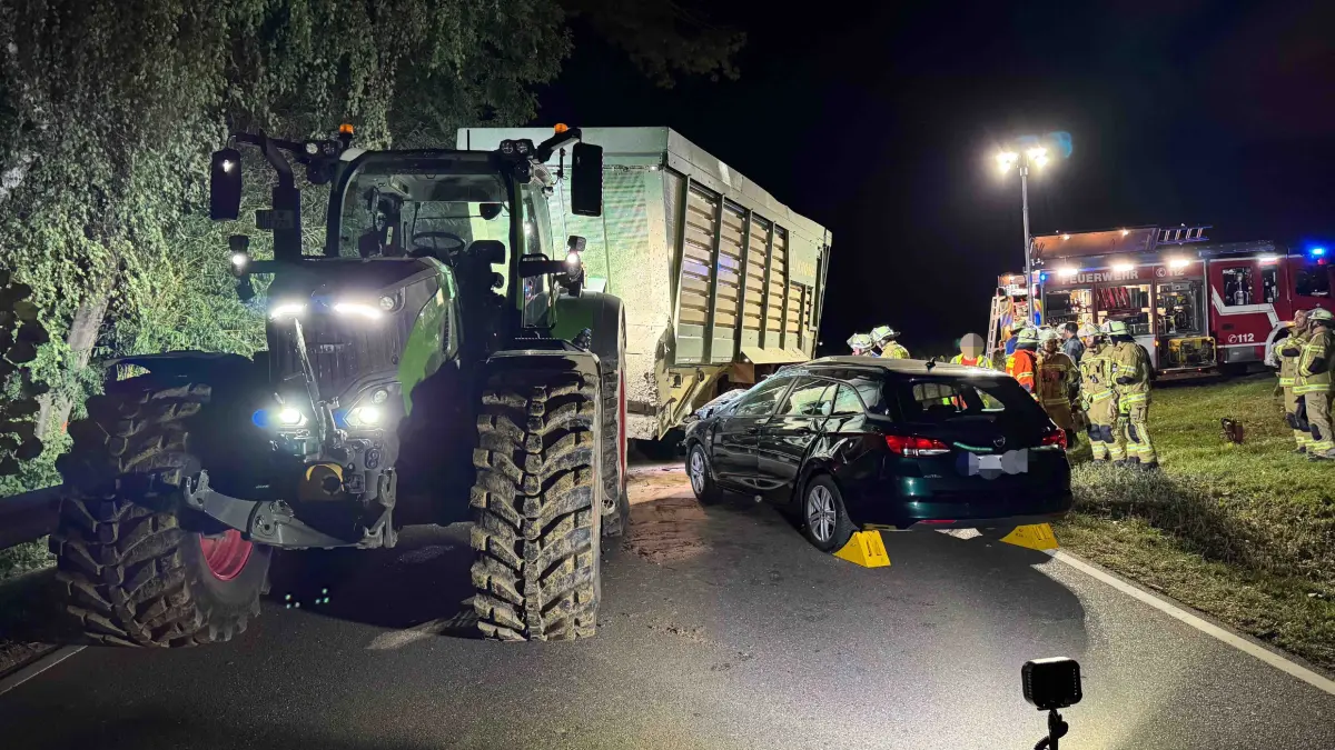 K1690 zwischen Hemmingen und Muenchingen, Hoehe Golfclub Schloss Nippenburg --- Verkehrsunfall unter Beteiligung eines landwirtschaftlichen Gespanns // derzeit Vollsperrung // Polizei, Feuerwehr und Rettungsdienst im Einsatz. <br />
<br />
Eine Person wurde durch den Rettungsdienst in ein Krankenhaus gebracht.<br />
<br />
Mehr Infos liegen uns zum jetzigen Zeitpunkt noch nicht vor.<br />