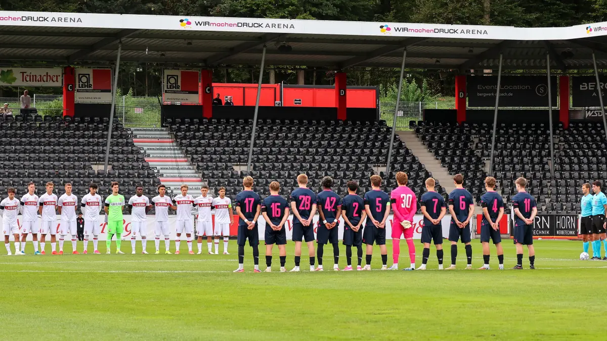 BAU // 09.09.2026, Stuttgart, Fußball Champions League, Saison 2026/2027,
VfB Stuttgart U19 vs. Viking U19, Schweigeminute, Nepal, Nepalofer, Opfer