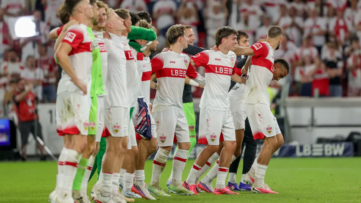 BAU // 2026.09.04, Deutschland, Stuttgart Fußball VfB Stuttgart vs. 1. FC Köln, die Mannschaft des VfB feiert den Sieg über Köln
Gemäß den Vorgaben der DFL Deutsche Fußball Liga ist es untersagt,
in dem Stadion und/oder vom Spiel angefertigte Fotoaufnahmen in Form von Sequenzbildern
und/oder videoähnlichen Fotostrecken zu verwerten bzw. verwerten zu lassen.
DFL, DFB regulations prohibit any use of photographs as image sequences and/or quasi-video.