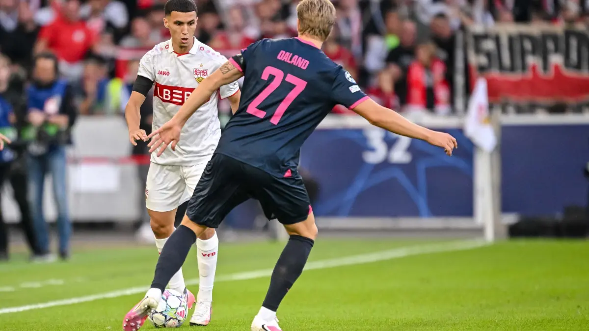 VfB Stuttgart - Viking Stavanger: 09.09.2026, Baden-Württemberg, Stuttgart: Fußball, Männer: Champions League, VfB Stuttgart - Viking Stavanger, Vorrunde, 1. Spieltag, MHPArena. Bilal El Khannouss (l, VfB Stuttgart) in Aktion gegen Jesper Daland (Viking Stavanger). Foto: Harry Langer/dpa +++ dpa-Bildfunk +++
