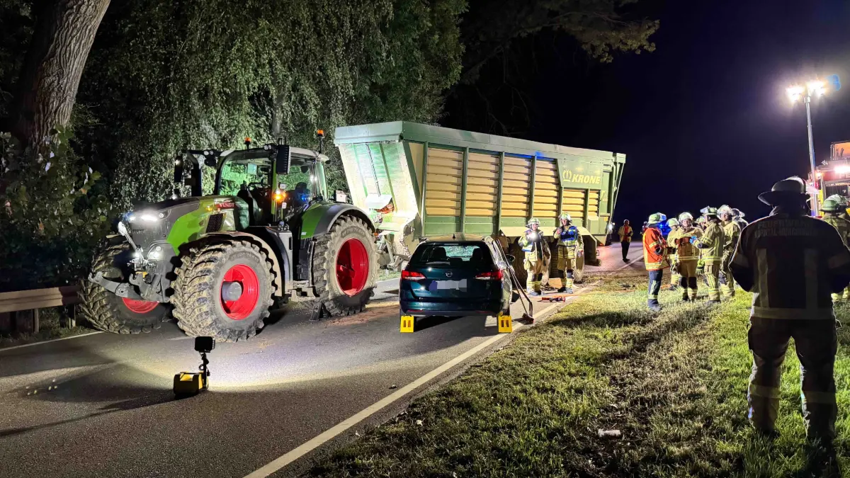 K1690 zwischen Hemmingen und Muenchingen, Hoehe Golfclub Schloss Nippenburg --- Verkehrsunfall unter Beteiligung eines landwirtschaftlichen Gespanns // derzeit Vollsperrung // Polizei, Feuerwehr und Rettungsdienst im Einsatz. <br />
<br />
Eine Person wurde durch den Rettungsdienst in ein Krankenhaus gebracht.<br />
<br />
Mehr Infos liegen uns zum jetzigen Zeitpunkt noch nicht vor.<br />