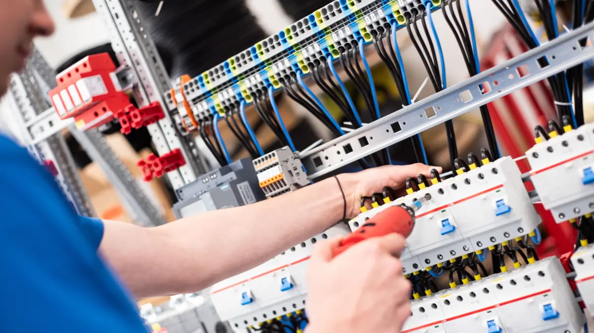 Die Holzgerlinger Elektro-Breitling GmbH sollte man kennen.