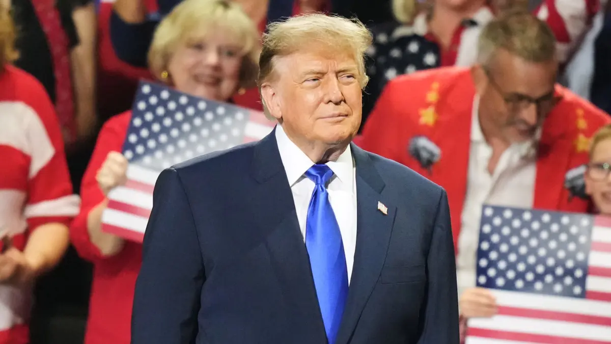Republikaner-Parteitag vor Zwischenwahlen in USA: 09.09.2026, USA, Dallas: US-Präsident Donald Trump trifft zum Parteitag der Republikaner ein. Foto: Alex Brandon/AP/dpa +++ dpa-Bildfunk +++