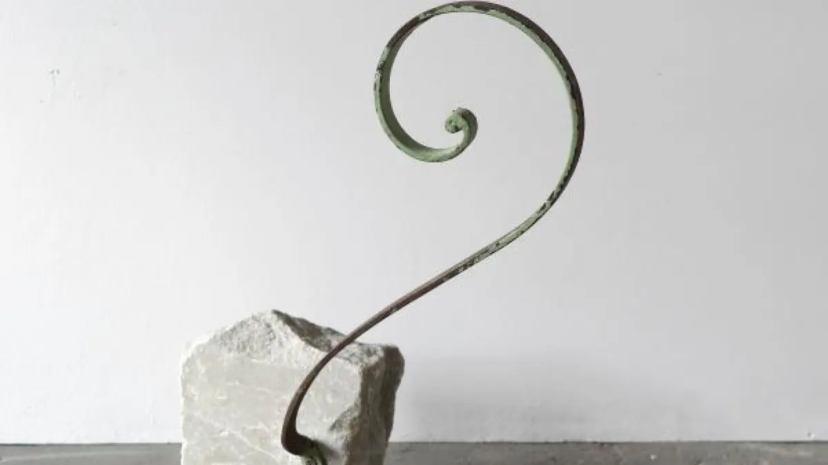 Vanessa Henn, Play Me, 2026 - Skulptur der in Stuttgart und Berlin lebenden Künstlerin für eine Ausstellung in der Galerie der Stadt Backnang