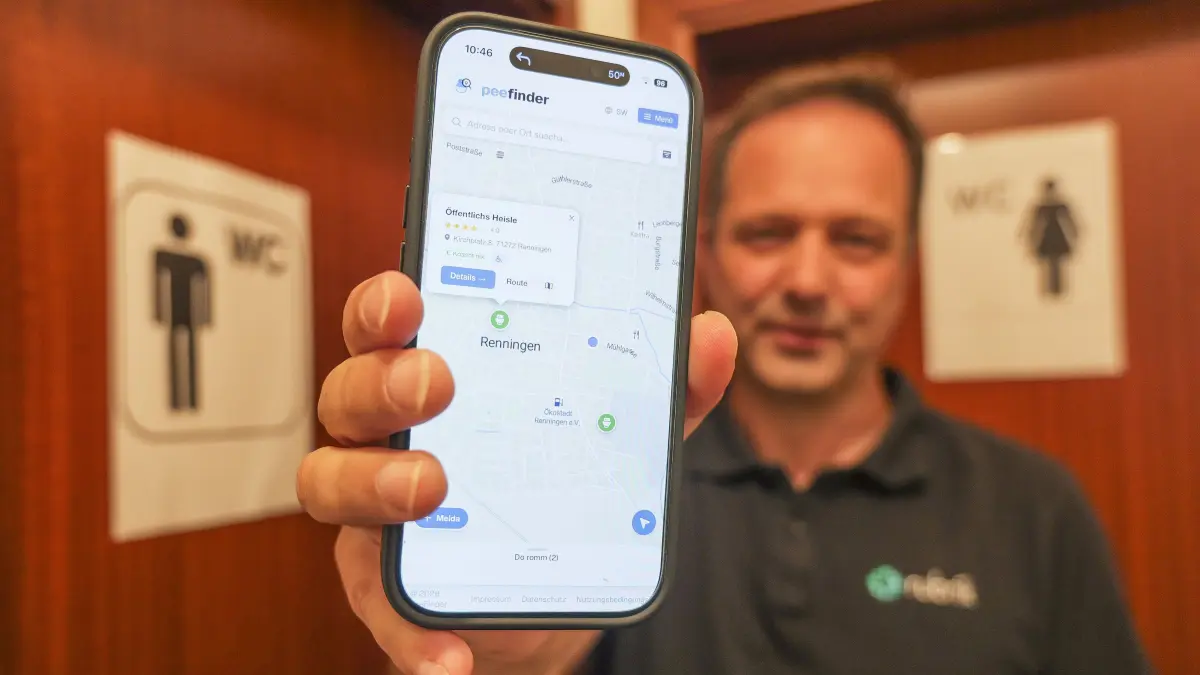 PeeFinder: Renningen - Wenn das dringende Bedürfnis wirklich dringend wird – die App Peefinder will hier schnell und unkompliziert helfen, die nächste Toilette zu finden. Programmiert hat sie der Renninger Moritz Skubski – oder, besser gesagt, von einer KI programmieren lassen. Nutzer können zudem die Toiletten bewerten und Hinweise geben, etwa zur Barrierefreiheit oder Zusatzangeboten wie Wickeltischen.