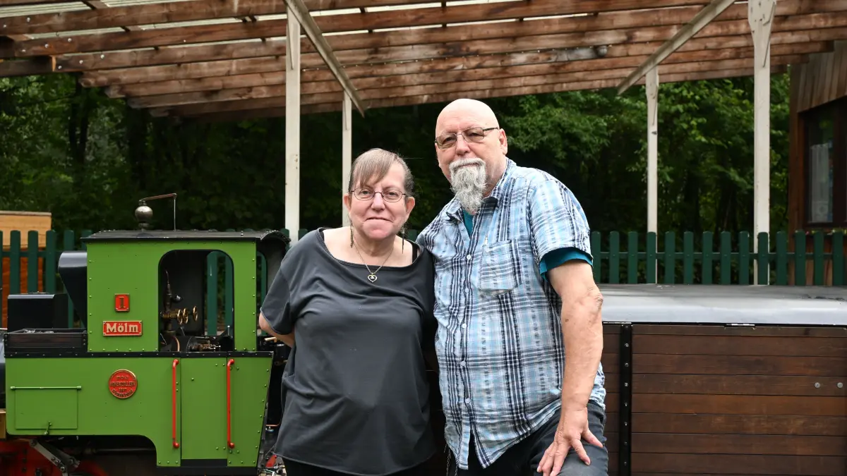 Inge und Helmut Kreß haben elf Jahre lang das Kiosk der Dampfbahnfreunde bespielt. Jetzt müssen sie aus gesundheitlichen Gründen aufhören.