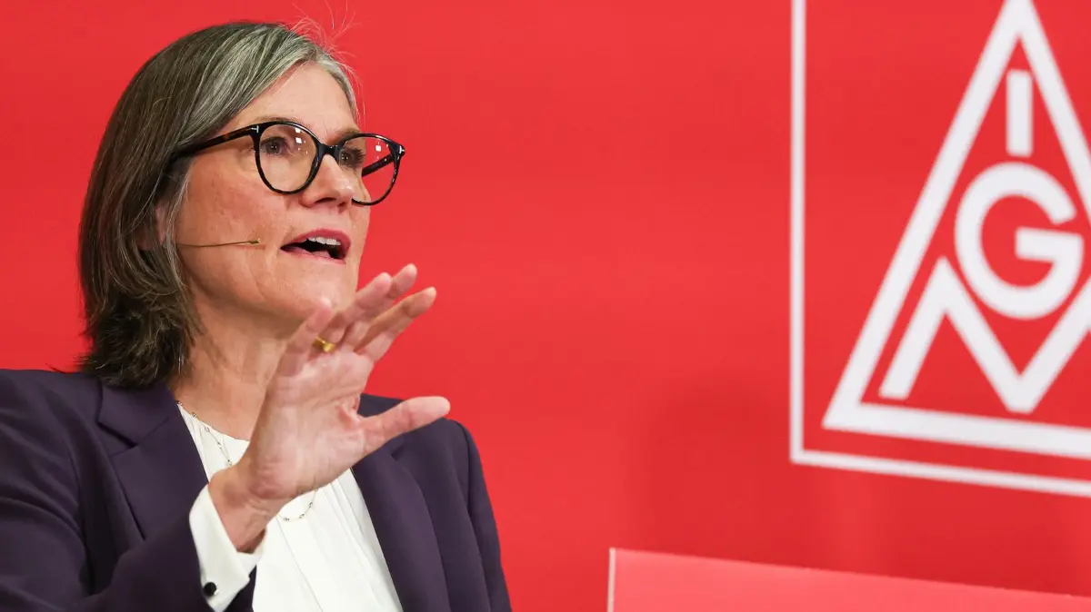 IG Metall macht sich für Tarifverhandlung bereit: ARCHIV - 26.01.2026, Hessen, Frankfurt/Main: Christiane Benner, 1. Vorsitzende der IG Metall, spricht auf der IG Metall Jahreskonferenz. (zu dpa: ««Verzicht bringt nichts» - IG Metall will Reallöhne sichern») Foto: Hannes P Albert/dpa +++ dpa-Bildfunk +++