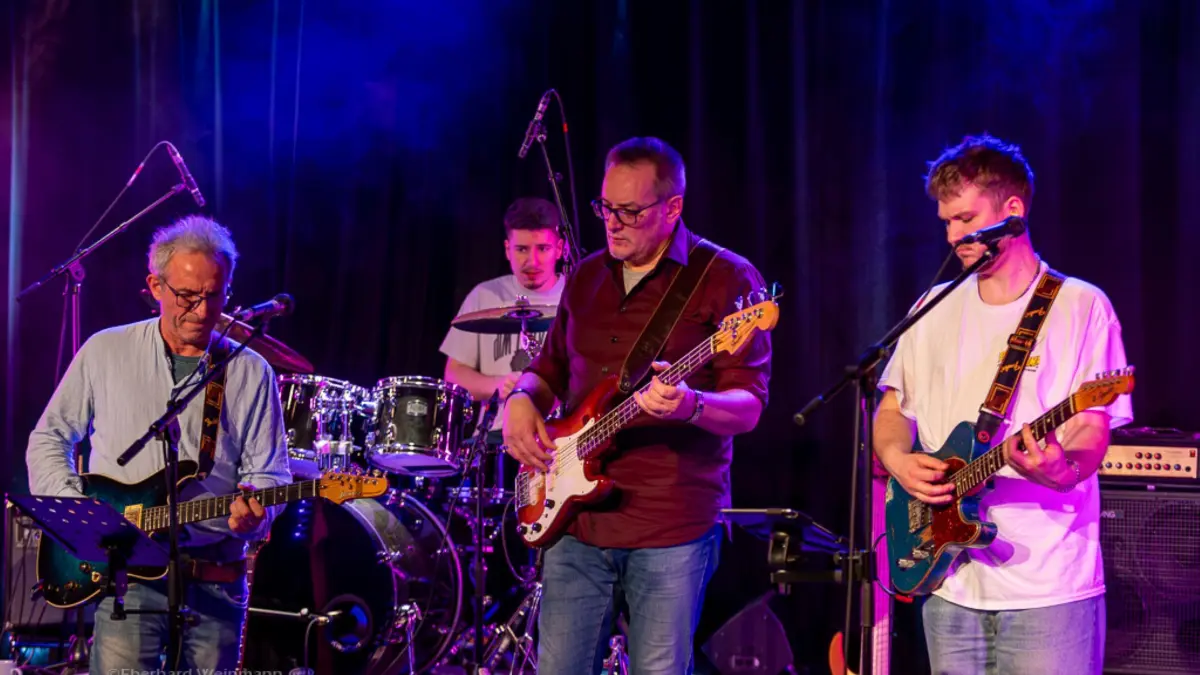 Die monatliche Musiksession im Pavillon ist zurück.