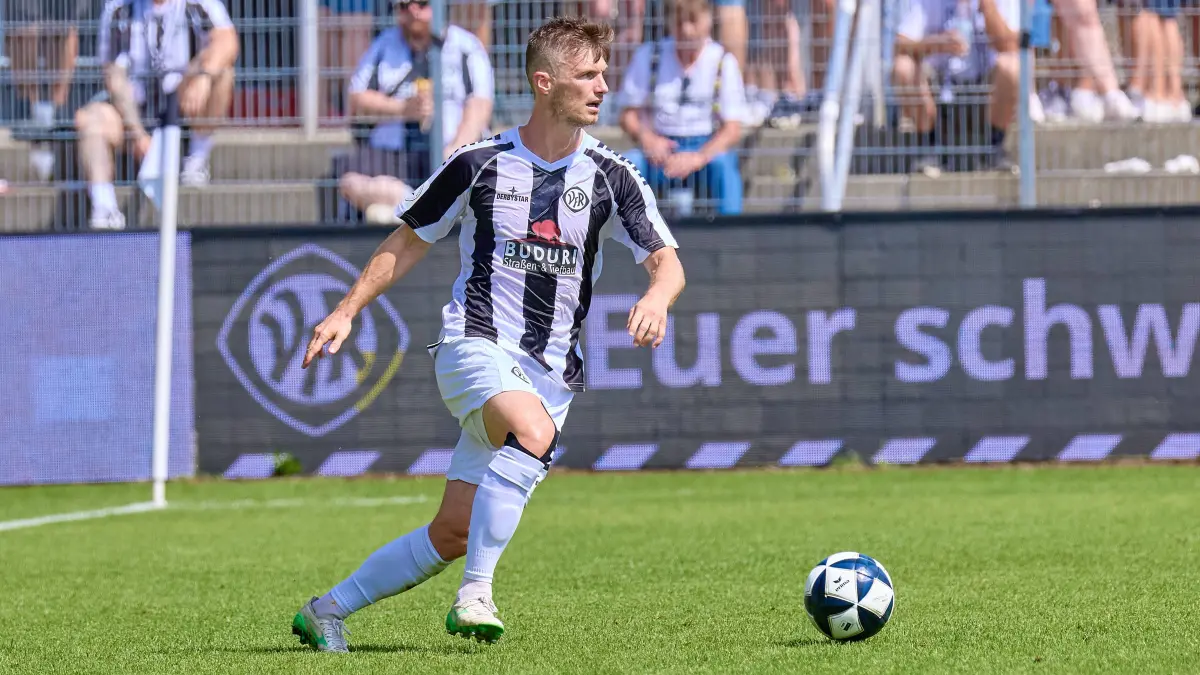 Portrait, Portraet, Freisteller Thomas Geyer VfR Aalen, 16 GER, VfR Aalen vs. SC Freiburg II, Fussball, Herren, Regionalliga Suedwest, 1. Spieltag, Spielzeit 2026/2027, 09.08.2026 GER, VfR Aalen vs. SC Freiburg II, Fussball, Herren, Regionalliga Suedwest, 1. Spieltag, Spielzeit 2026/2027, 09.08.2026 Aalen *** Portrait, Cutout: Thomas Geyer, VfR Aalen, 16 GER, VfR Aalen vs. SC Freiburg II, Soccer, Men s, Regionalliga Southwest, Matchday 1, 20262027 Season, August 9, 2026 GER, VfR Aalen vs. SC Freiburg II, Soccer, Men s, Regionalliga Southwest, Matchday 1, 20262027 Season, August 9, 2026 Aalen Copyright: xEibner-Pressefotox EP_ODS