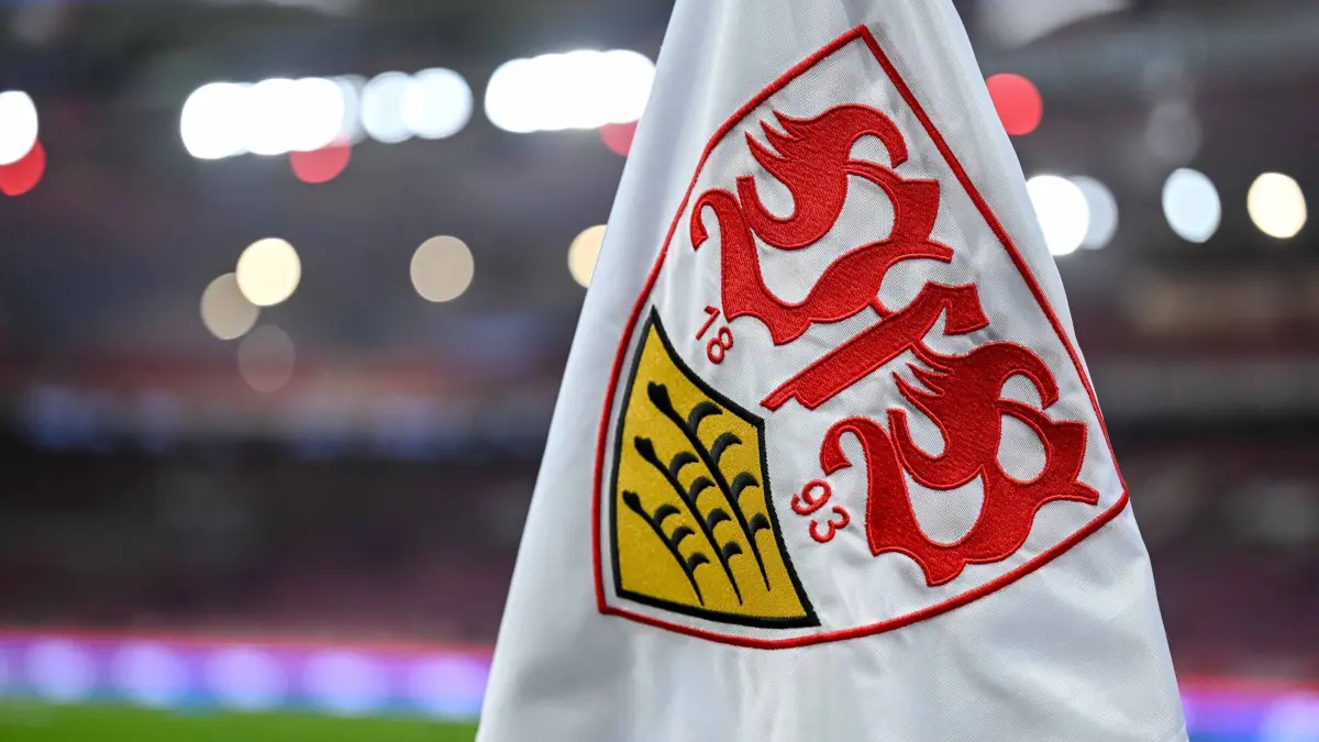 VfB Stuttgart: ARCHIV - 14.02.2026, Baden-Württemberg, Stuttgart: Fußball: Bundesliga, VfB Stuttgart - 1. FC Köln, 22. Spieltag, MHPArena. Das Logo vom VfB Stuttgart auf der Eckfahne. (zu dpa: «0:2 gegen Wolfsburg: Stuttgarterinnen verlieren erstmals») Foto: Harry Langer/dpa +++ dpa-Bildfunk +++