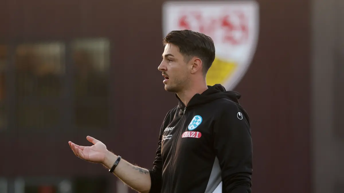 BAU // 2026.09.11, Deutschland, Stuttgart, Fußball U17 VfB Stuttgart vs. SV Stuttgarter Kickers, Trainer Maximilian Füssenhäuser (Kickers)