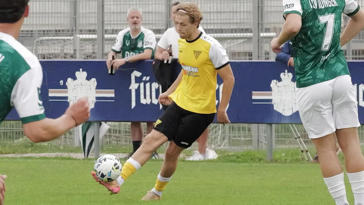 Fußball, Fussball, Landesliga, TV Echterdingen - TSV Köngen: Fußball, Fussball, Landesliga, TV Echterdingen - TSV Köngen
Nr.11 (E): Henry Alber - gelb/schwarz
Fotograf: Günter E. Bergmann - Photography
Aufnahmedatum: 13.09.2026
