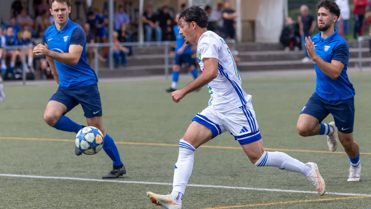 Fußball TV Aldingen (blau) - FC Marbach (weiß), 19 Lionel Abbo, Foto: Andreas Essig
