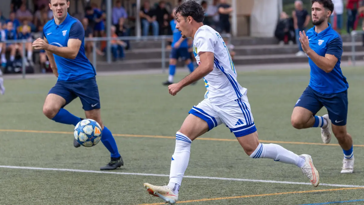 Fußball TV Aldingen (blau) - FC Marbach (weiß), 19 Lionel Abbo, Foto: Andreas Essig