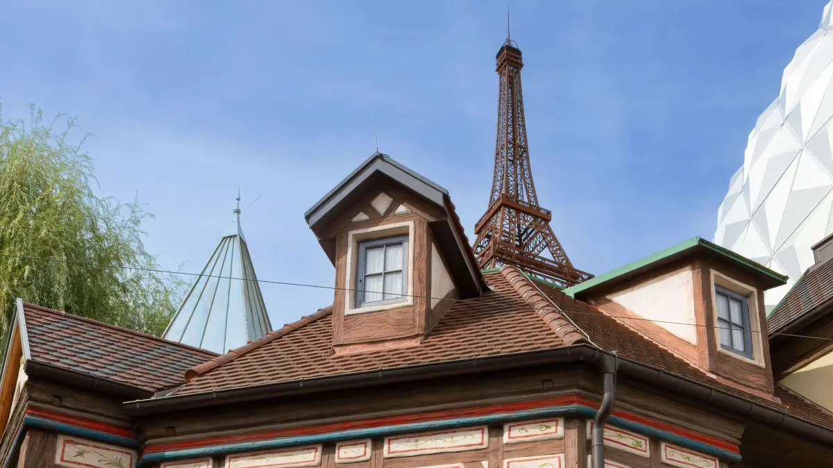 Im Europapark steht nun auch ein Eiffelturm.