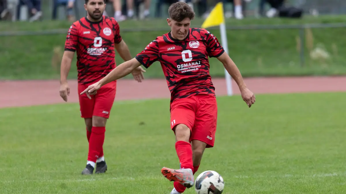 Fußball SV Salamander Kornwestheim (gelb) - Drita Kosova Kornwestheim (rot) Foto: Andreas Essig
