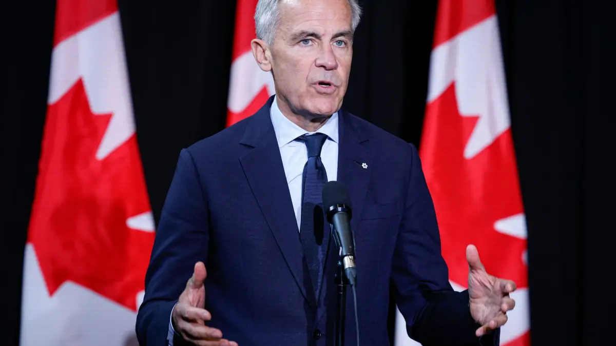 Kanadas Premier Carney: ARCHIV - 10.09.2026, Kanada, Banff: Der kanadische Premierminister Mark Carney spricht bei einer Kabinettsklausur vor den Medien. (zu dpa: «Kanada will «einzigartige Allianz» mit EU aufbauen») Foto: Jeff McIntosh/The Canadian Press/dpa - ACHTUNG: Nur zur redaktionellen Verwendung und nur mit vollständiger Nennung des vorstehenden Credits +++ dpa-Bildfunk +++