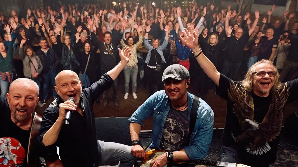 The Edge gestaltet den Abschluss der Reihe "Talaue rockt"