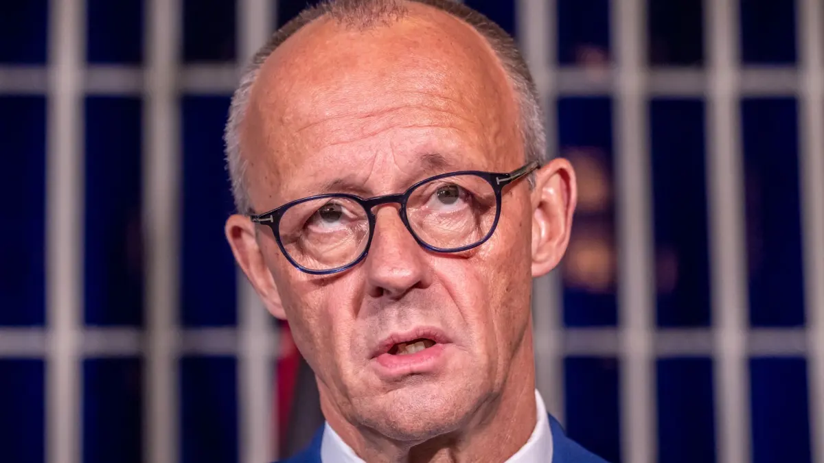 Arktis-Gipfel in Finnland - Kanzler Merz: 14.09.2026, Finnland, Rovaniemi: Bundeskanzler Friedrich Merz (CDU) nimmt an einer Pressebegegnung beim Arktis-Gipfel teil. Bei dem Spitzentreffen von europäischen Staats- und Regierungschefs soll es um Wirtschafts-, Umwelt- und Verteidigungsfragen gehen. Foto: Michael Kappeler/dpa +++ dpa-Bildfunk +++