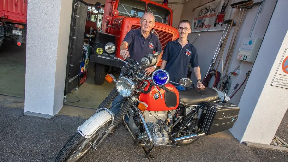 Esslingen - Feuerwehroldtimerfreunde - Feuerwehrmotorrad - Robert Keller (links) und Niels Keller