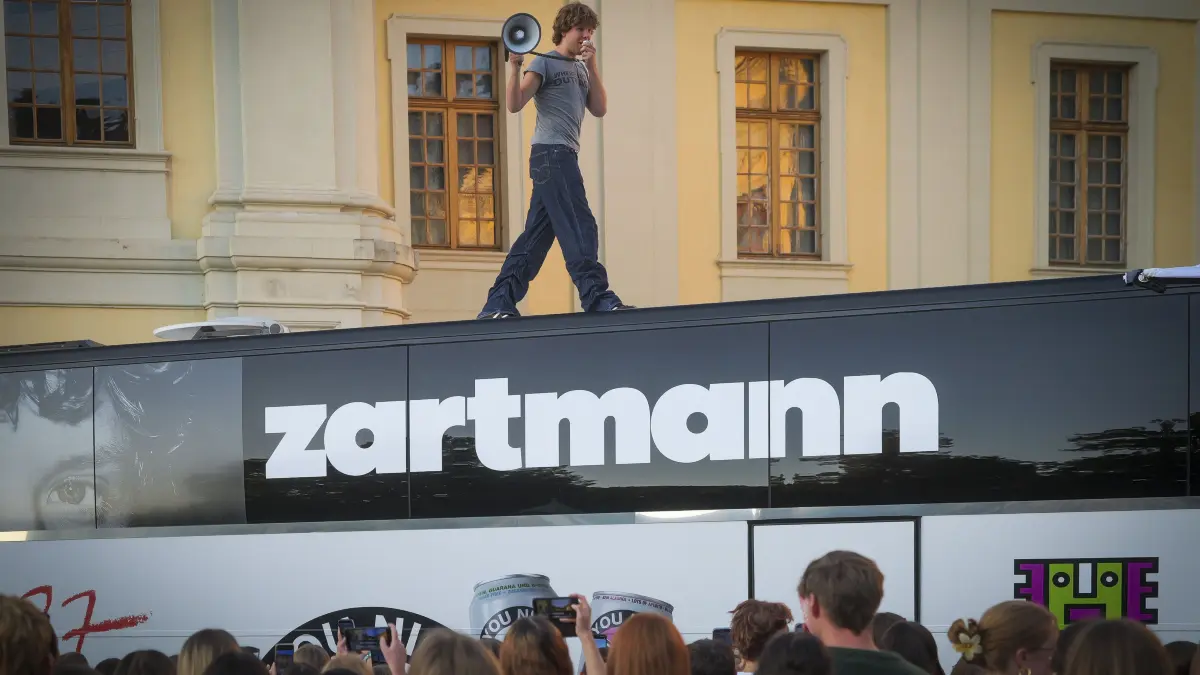 Zartmann: Ludwigsburg - Zartmann ist auf Promo-Tour und macht Halt in Ludwigsburg. Dafür trifft er sich abends mit seinen Fans