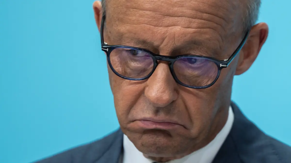 Bundeskanzler Merz stellt sich nach der Wahlschlappe seiner Partei in Sachsen-Anhalt am 6. September im Konrad Adenauer Haus in Berlin der Presse.