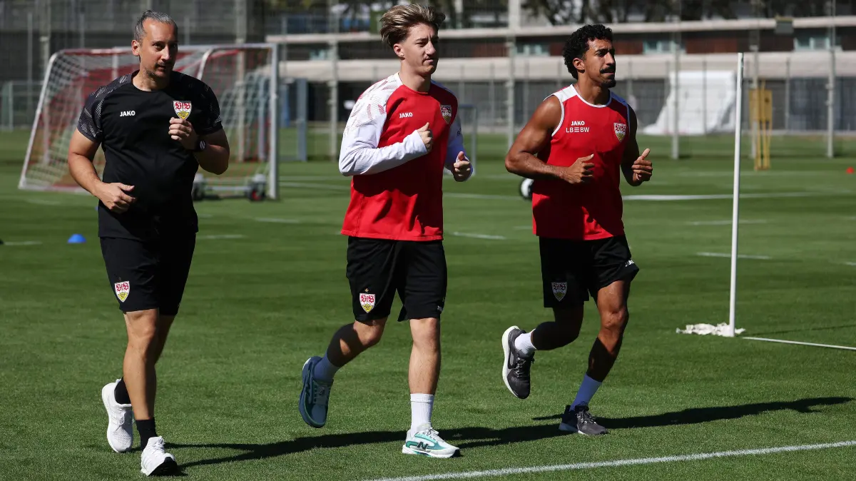 VfB Stuttgart Training: BAU // 2026.09.15, Deutschland, Stuttgart, Fußball VfB Stuttgart Training, v.l. Florian Mohr, Angelo Stiller, Tiago Tomas