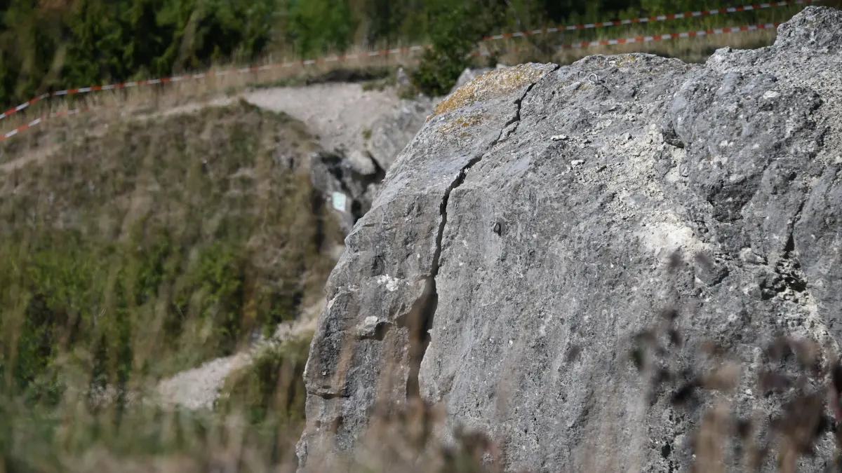 Wegen einem drohenden Felssturz ist die Felsformation Spielburg am Hohenstaufen großräumig abgesperrt worden.