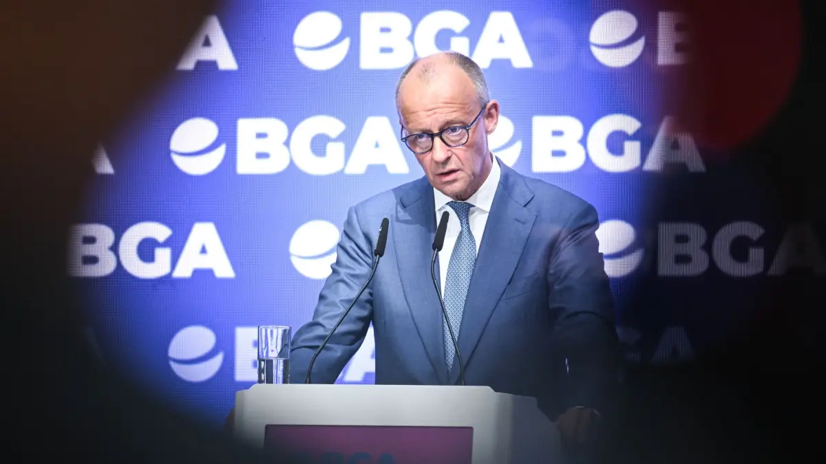 BGA Unternehmertag: 15.09.2026, Berlin: Bundeskanzler Friedrich Merz (CDU) spricht beim Unternehmertag vom Bundesverband Großhandel, Außenhandel, Dienstleistungen e.V. (BGA). Der Unternehmertag findet unter dem Titel „Systemrelevant - Wir versorgen Deutschland“ statt. Foto: Britta Pedersen/dpa +++ dpa-Bildfunk +++