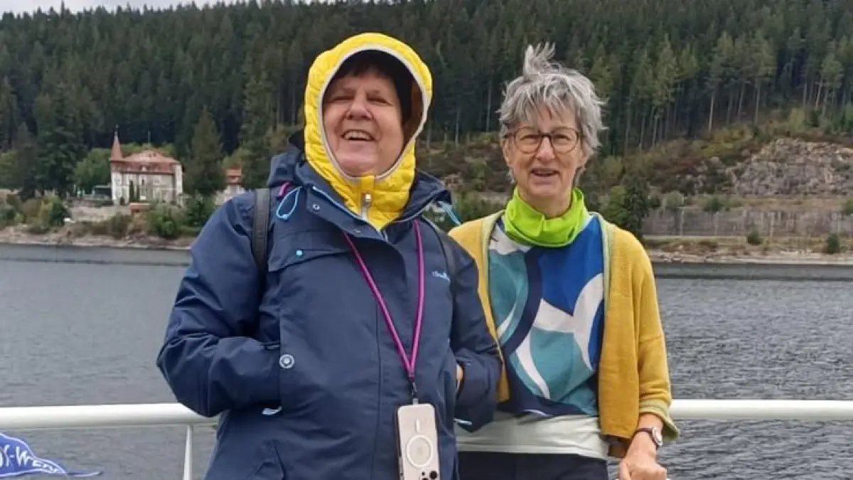 Anita Herbich und Juliane Bürkle von Gesprächskreis Krebs